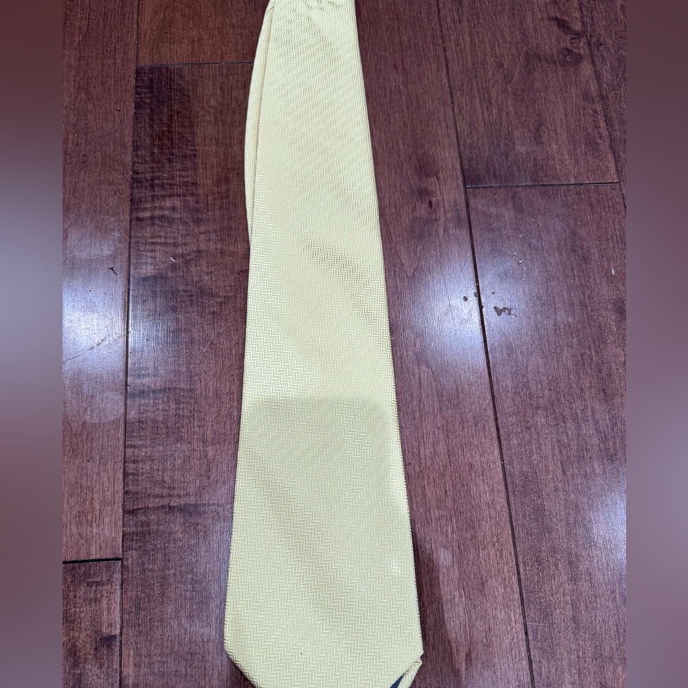 Giorgio Armani Pale Yellow Herringbone Silk Tie